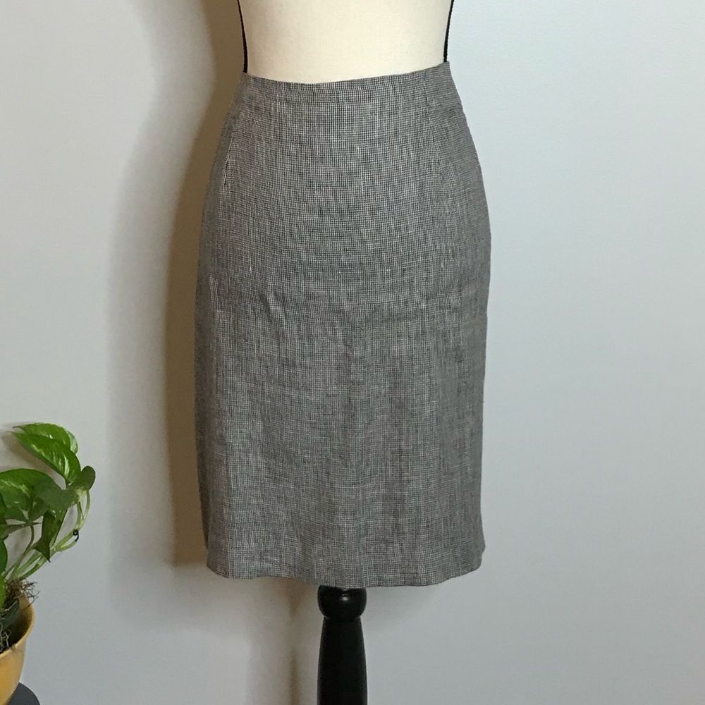 TALBOTS • SIZE: 12 • BLACK AND WHITE LINEN SKIRT WITH A SMALL CHECKERED PATTERN